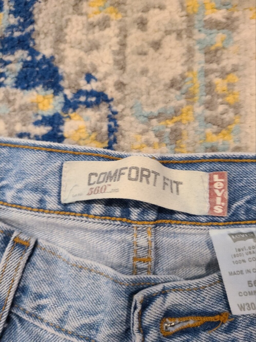 Vintage Levi's 560 Comfort Fit light-wash denim jeans - size W30 L34 - Picture 3 of 7